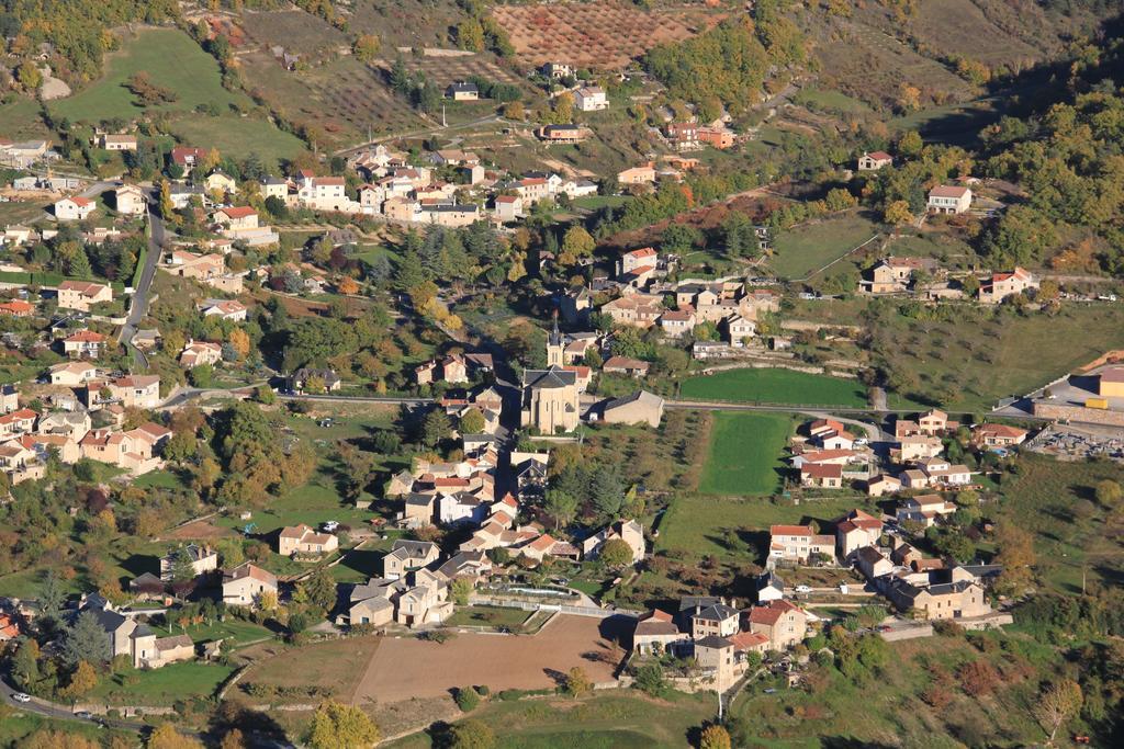 Gite La Cerise Qui Rit La Cresse Buitenkant foto